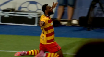 Jagiellonia Białystok wygrała z rewelacją początku sezonu. Jeden głupi błąd gospodarzy dał Dumie Podlasia triumf (VIDEO)